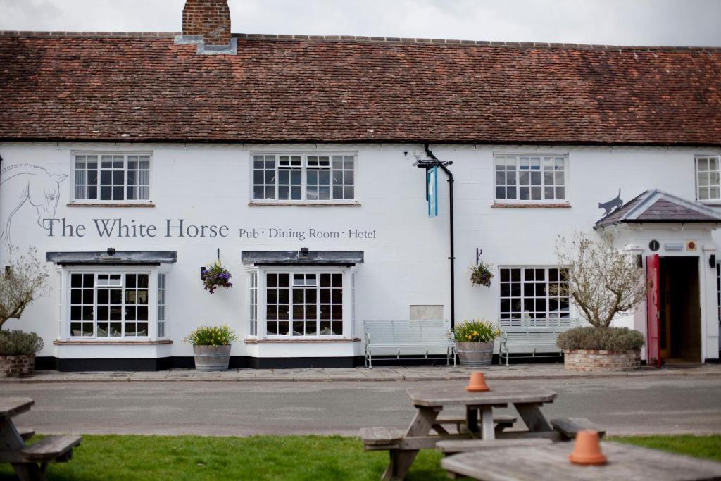 The White Horse Hotel Chilgrove Exterior photo