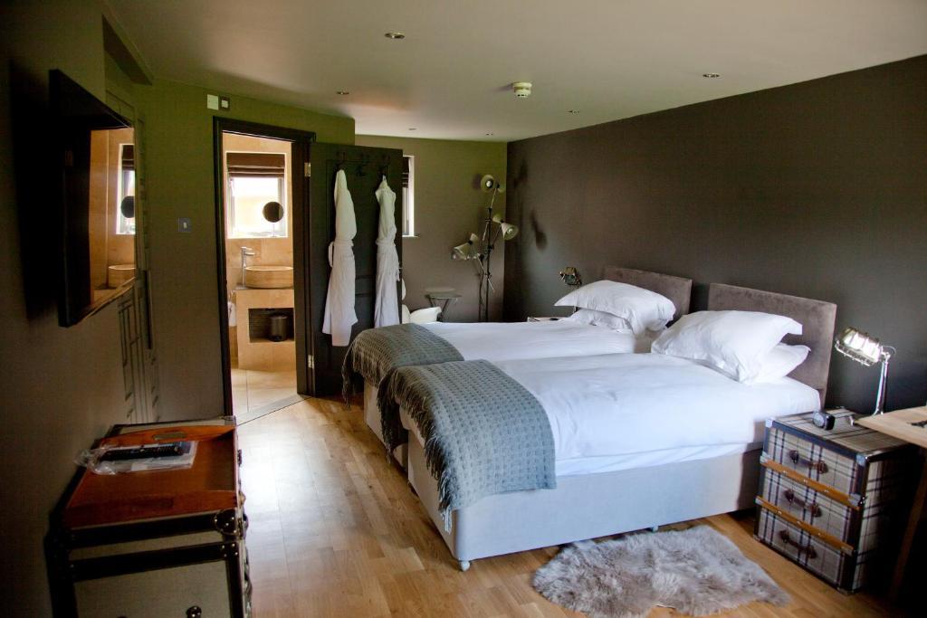 The White Horse Hotel Chilgrove Room photo